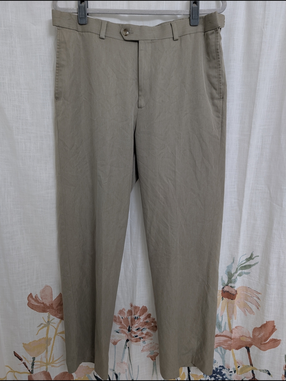 Roundtree & Yorke Easy Care Khaki Dress Pants Mens 33x32 Stretch Waist